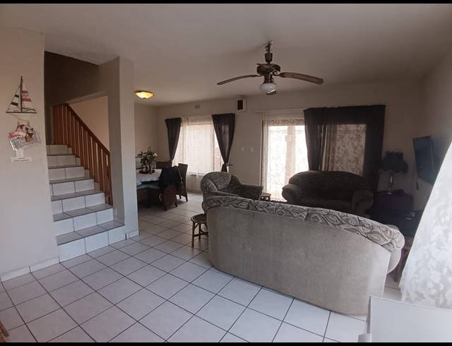 3 BEDROOM APARTMENT FOR SALE IN UVONGO BEACH